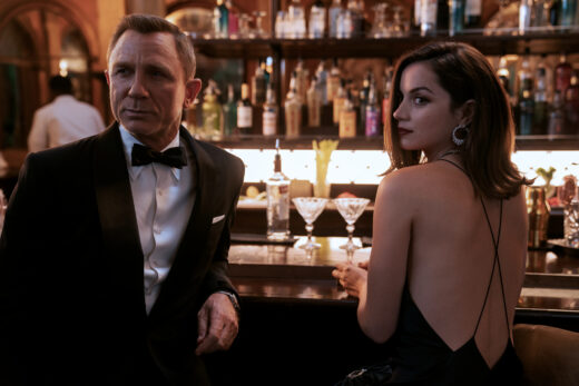 Daniel Craig ja Ana DeArmas roolihahmoissaan 007 No Time to Die -elokuvassa